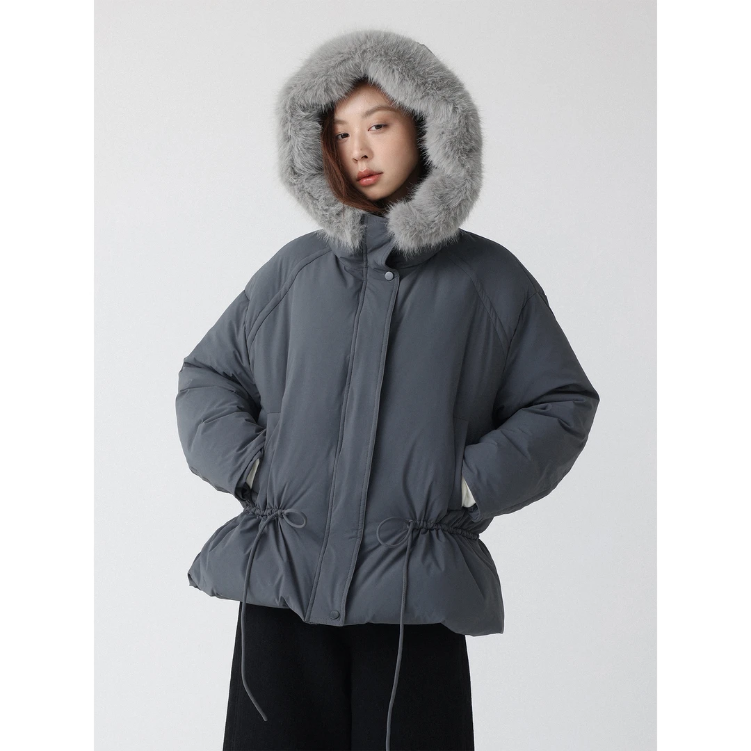 低卡LOWCALORIE‘北欧绒冬’腰间抽绳白鸭绒填充毛毛领连帽羽绒服
