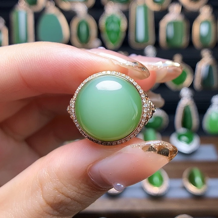 和田玉首饰18K金镶嵌