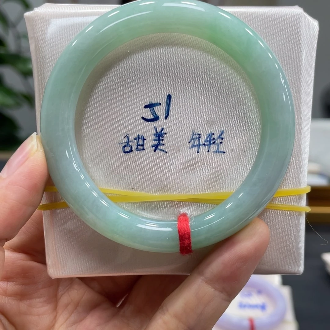 翡翠未镶嵌手镯翡翠