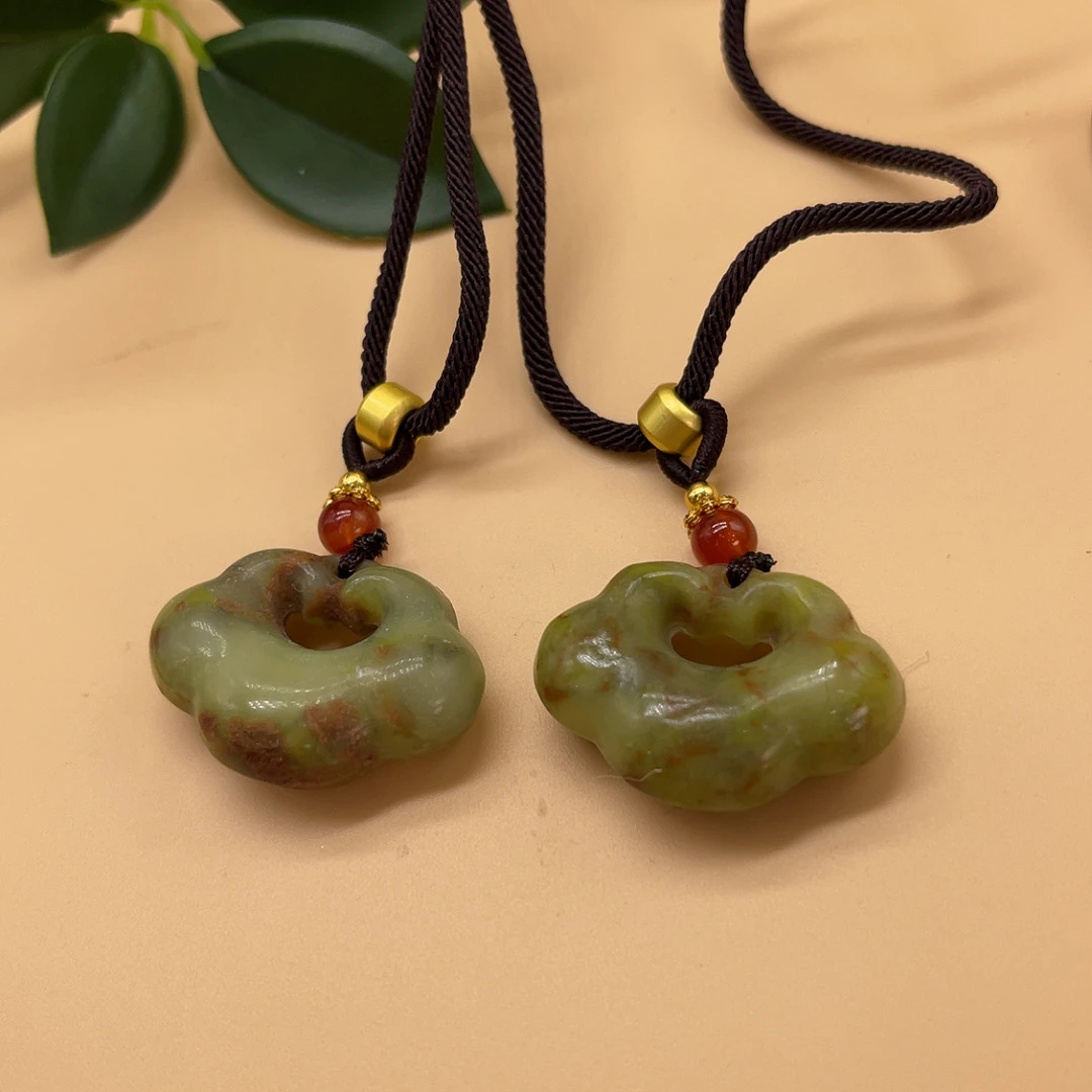 【玉美人】岫玉花玉小锁吊坠（拍一发一多样性发货）