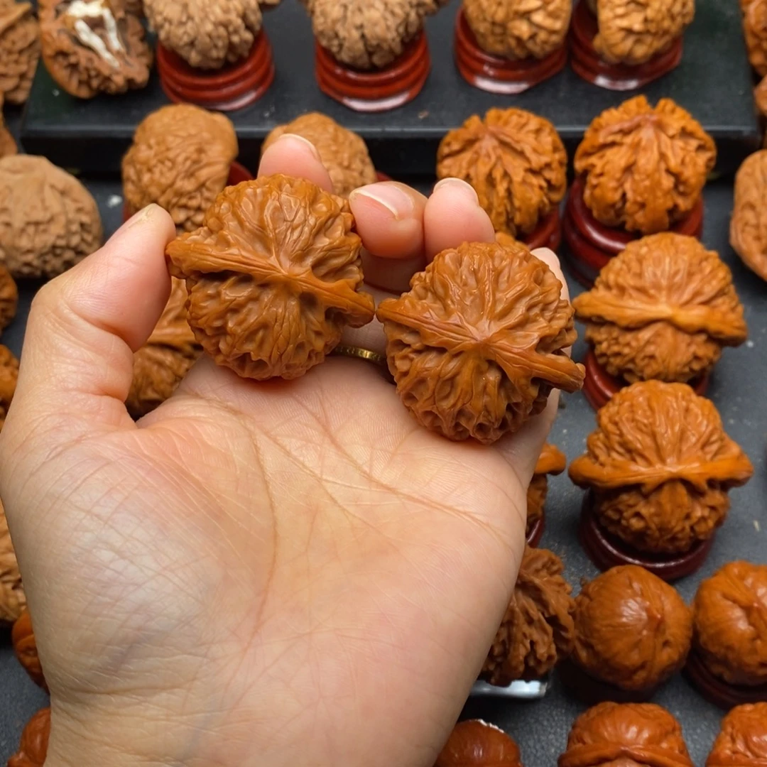 王***东把件文玩核桃宫灯