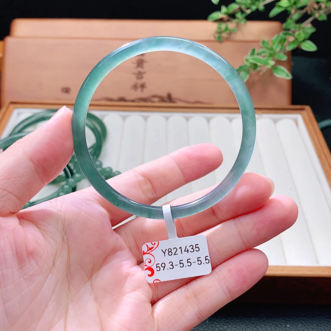 翡翠未镶嵌手镯（圆镯）