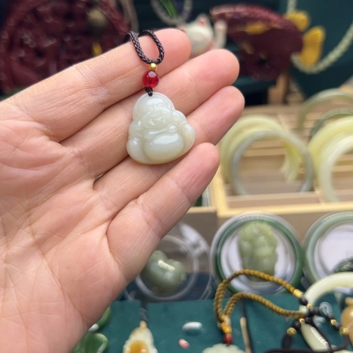 和田玉颈饰未镶嵌佛公