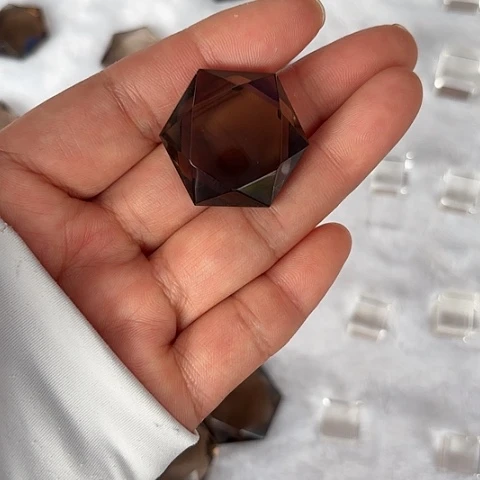 未镶嵌颈饰水晶言****?言言