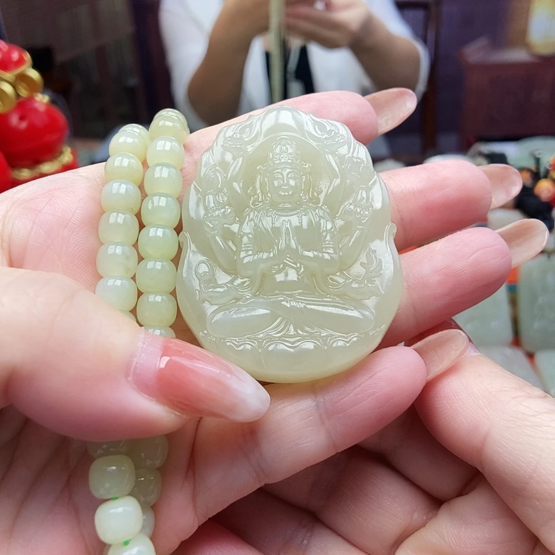 颈饰未镶嵌和田玉小*?