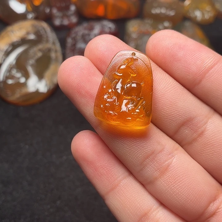 琥珀未镶嵌颈饰73