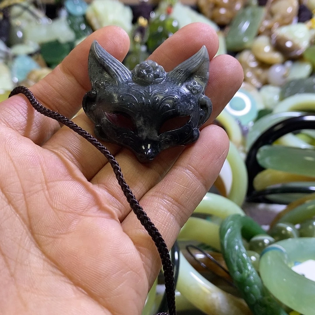岫玉未镶嵌颈饰挂件