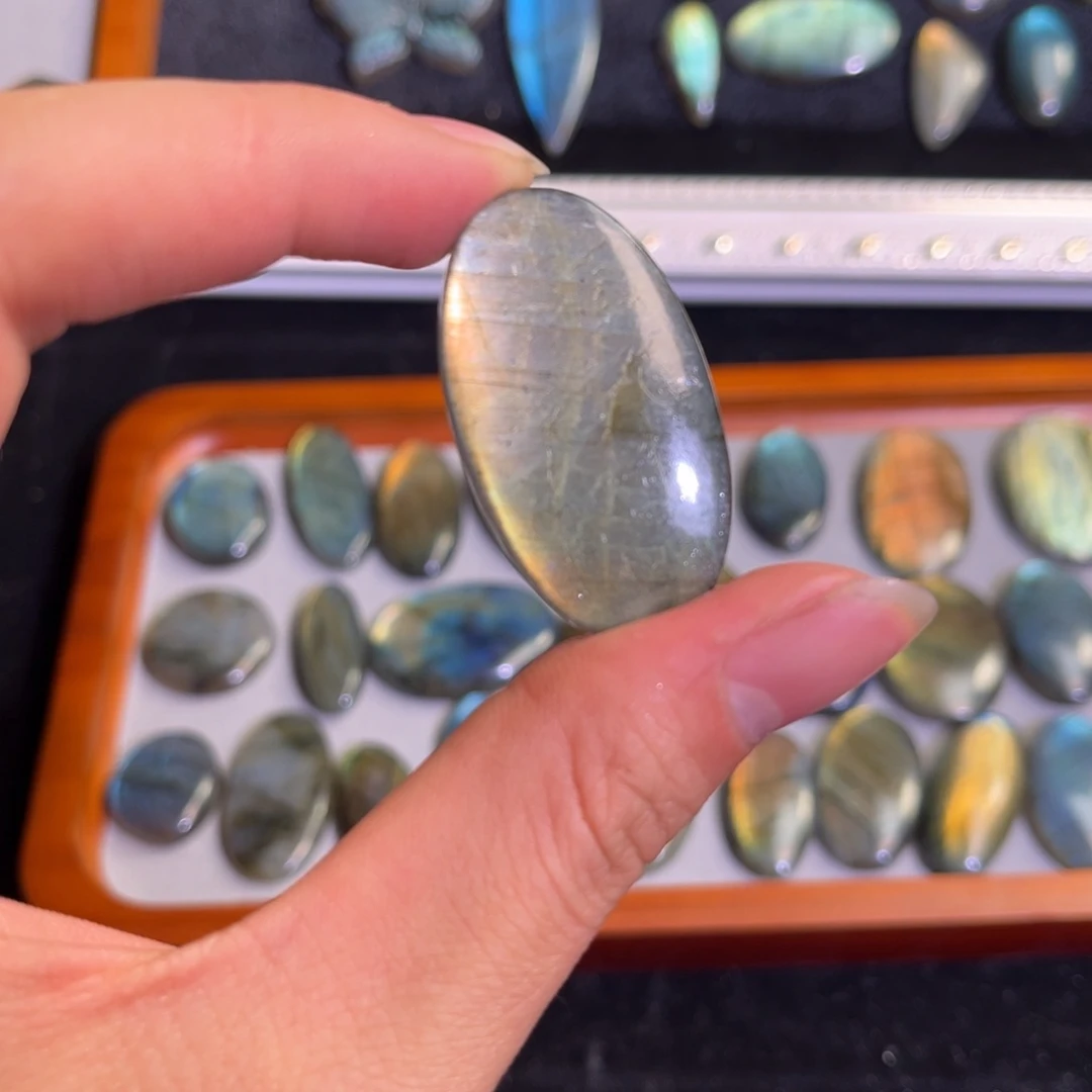 拉长石吊坠未镶嵌彻****扇