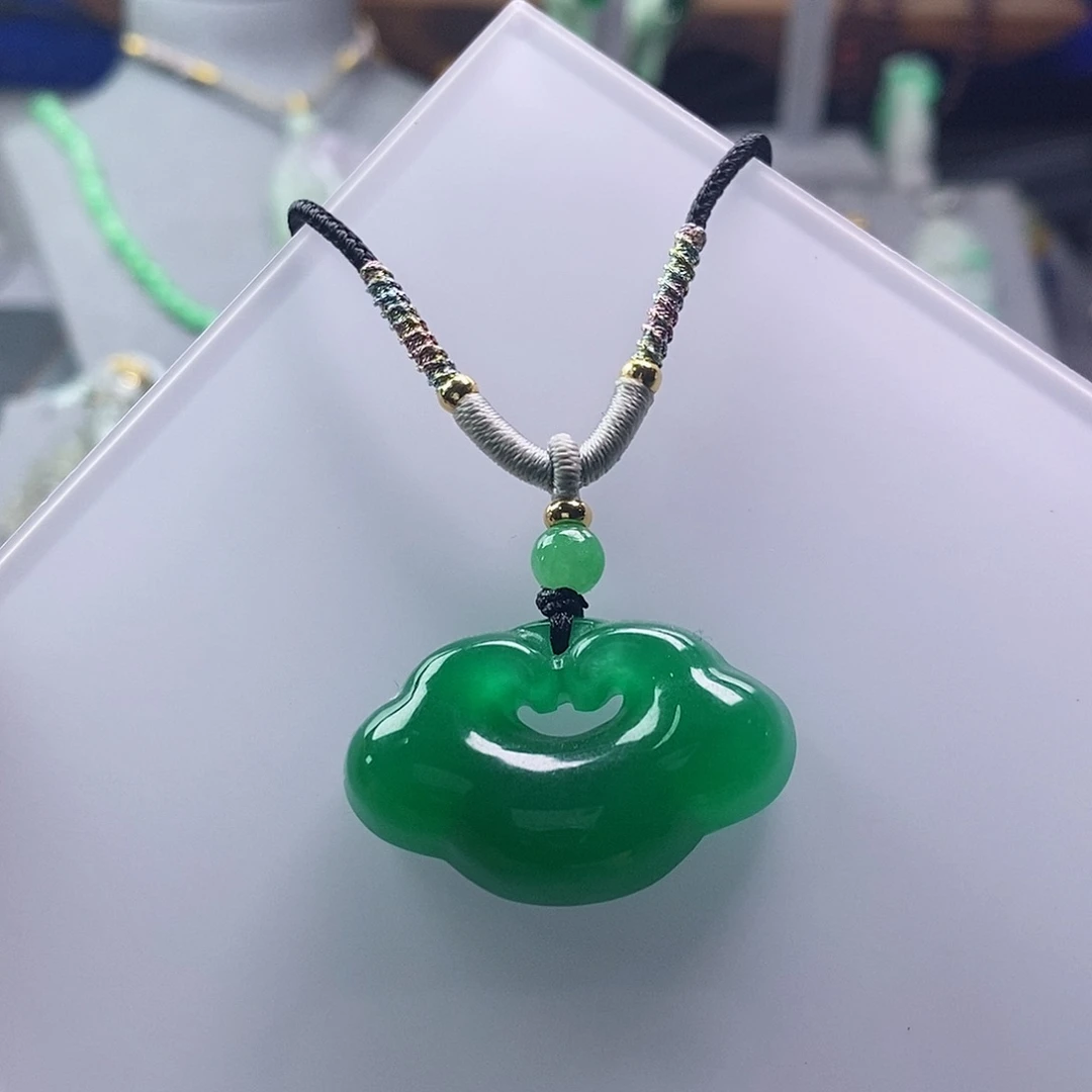 翡翠未镶嵌吊坠(赠链)