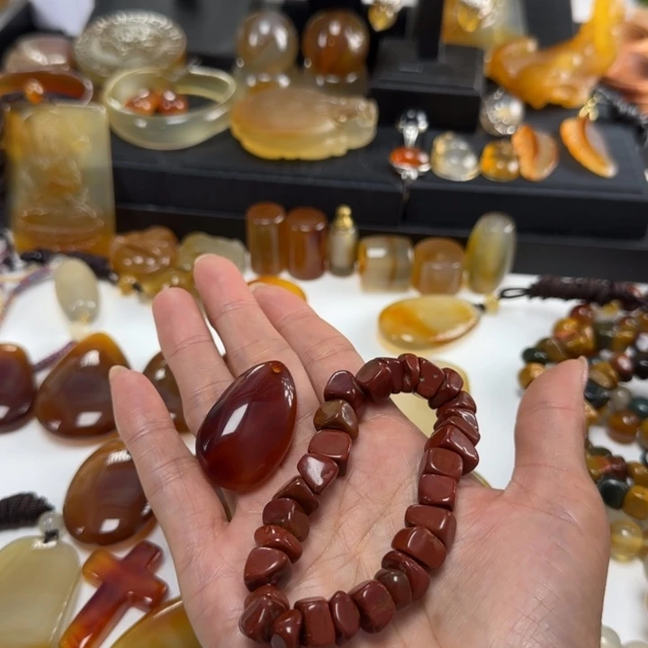 玛瑙/玉髓颈饰未镶嵌b****o