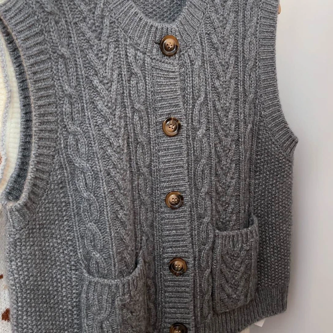 灰色加厚羊绒开衫马甲