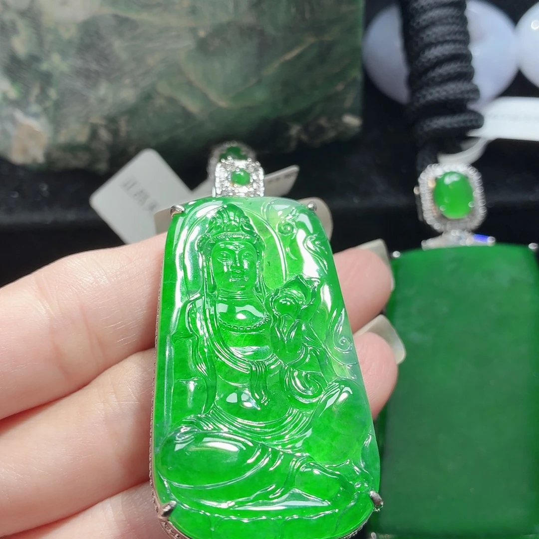 翡翠未镶嵌颈饰11