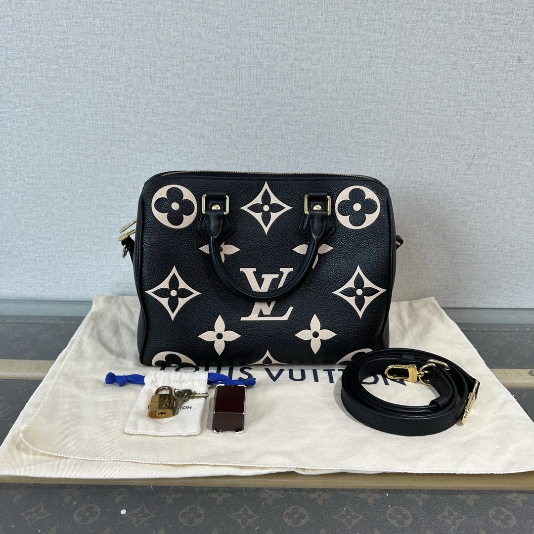 95新 LV 黑白全皮压花Speedy25手提斜挎包 03045