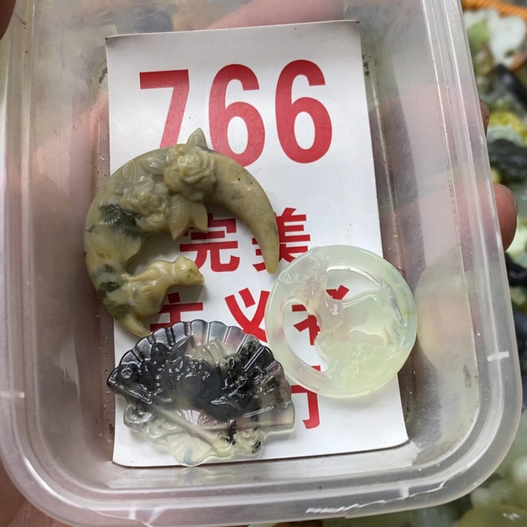 蛇纹石玉挂坠未镶嵌