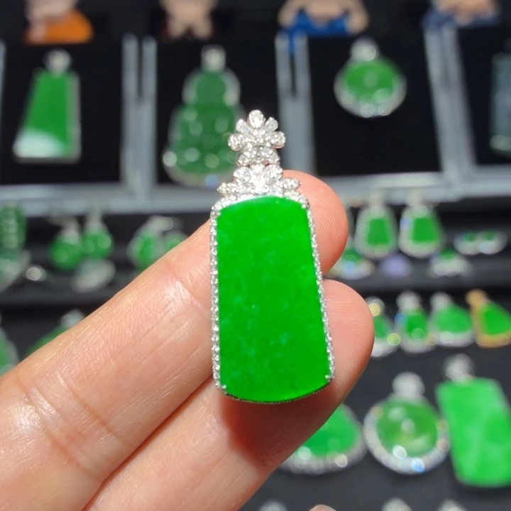 吊坠(不含链)18K金镶嵌翡翠