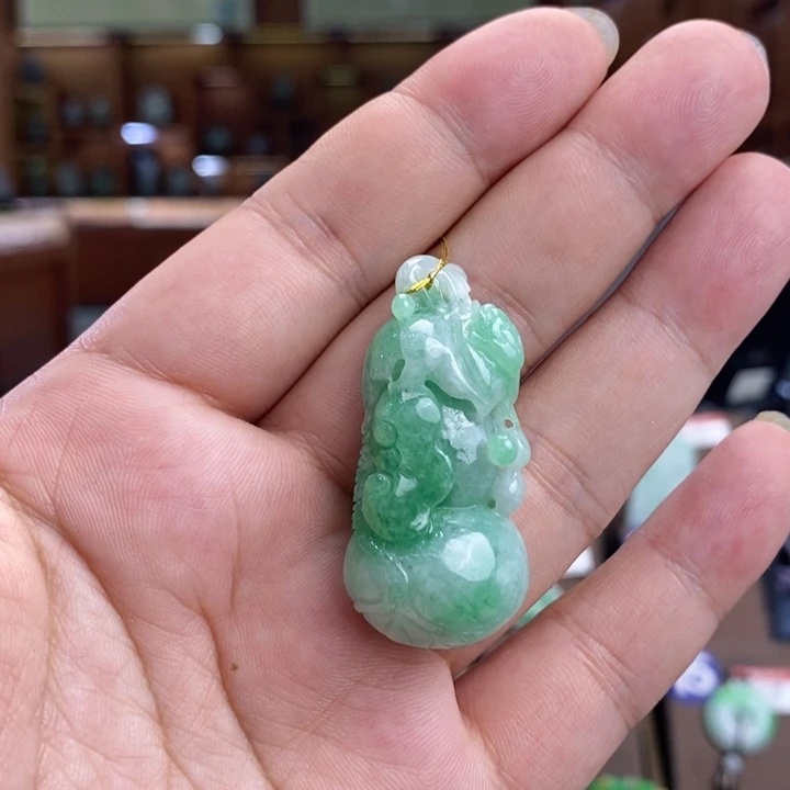 翡翠未镶嵌颈饰葫芦