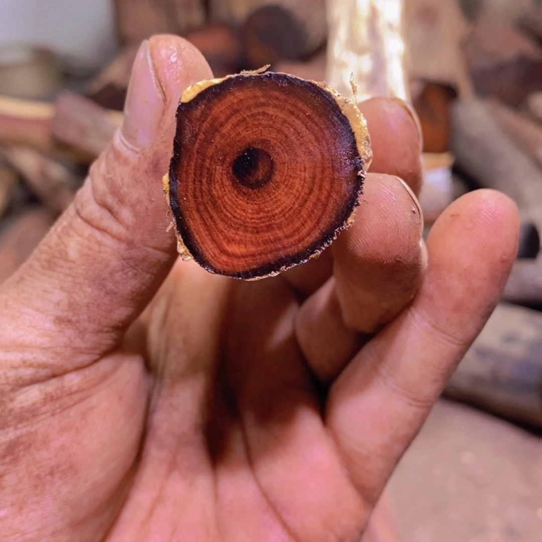 小***拉有机玻璃好看到眼泪掉到