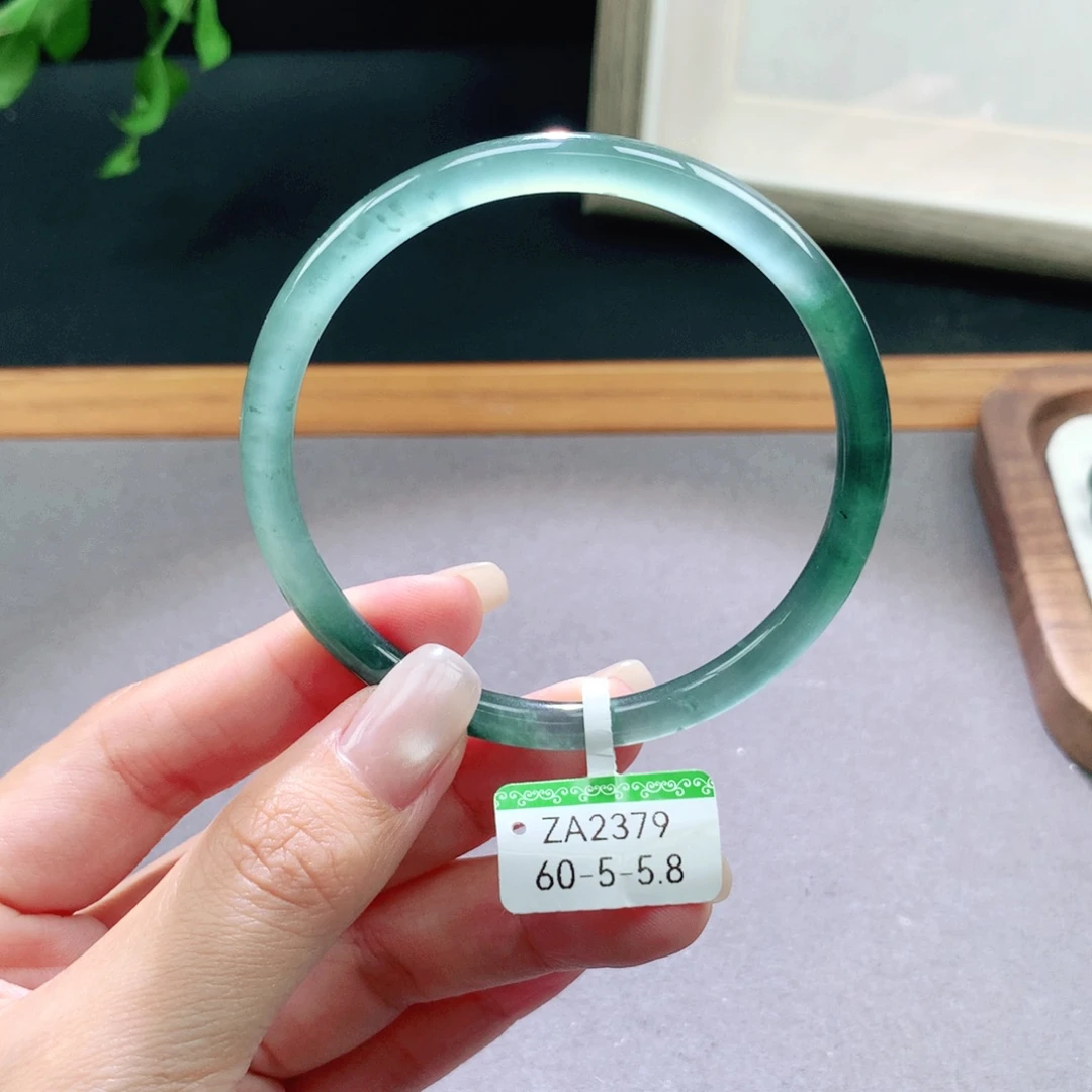 翡翠手镯未镶嵌天然