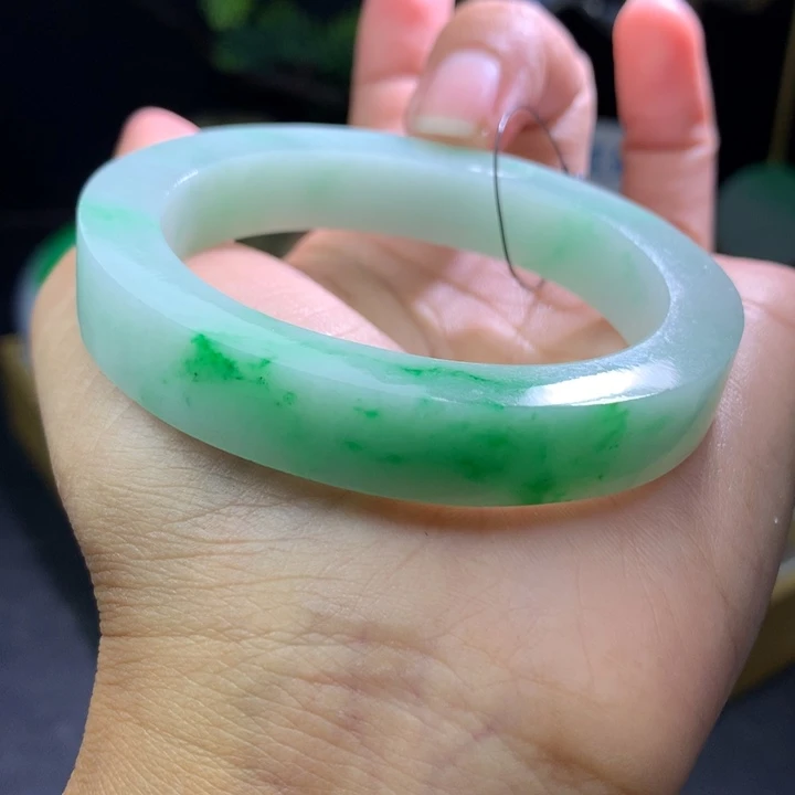 定制翡翠未镶嵌翡翠手镯