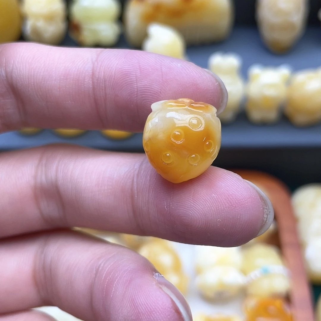 琥珀裸石未镶嵌蜜蜡