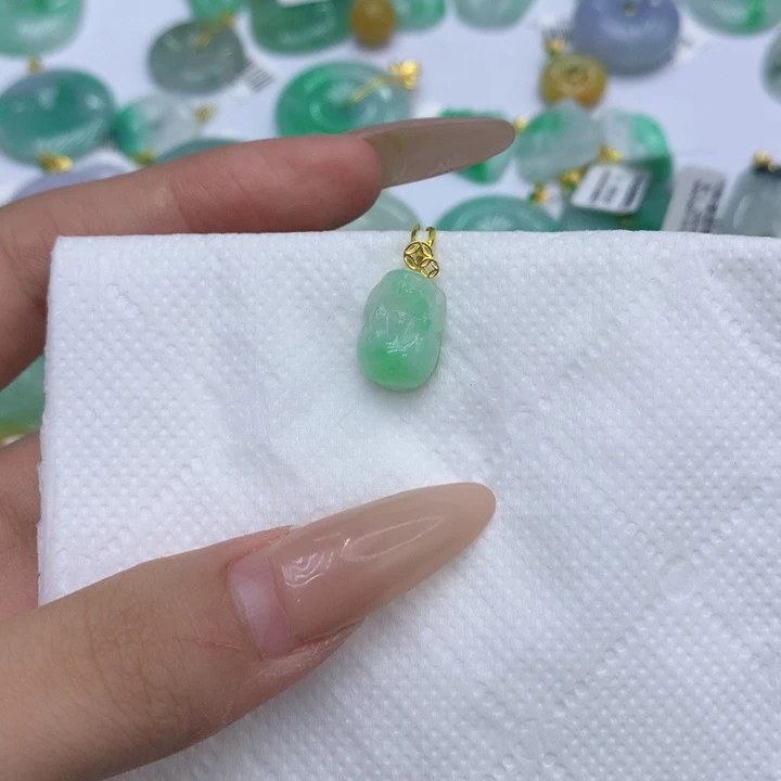颈饰18K金镶嵌翡翠1111111111