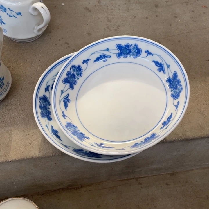 其他盘子碗砂锅都有