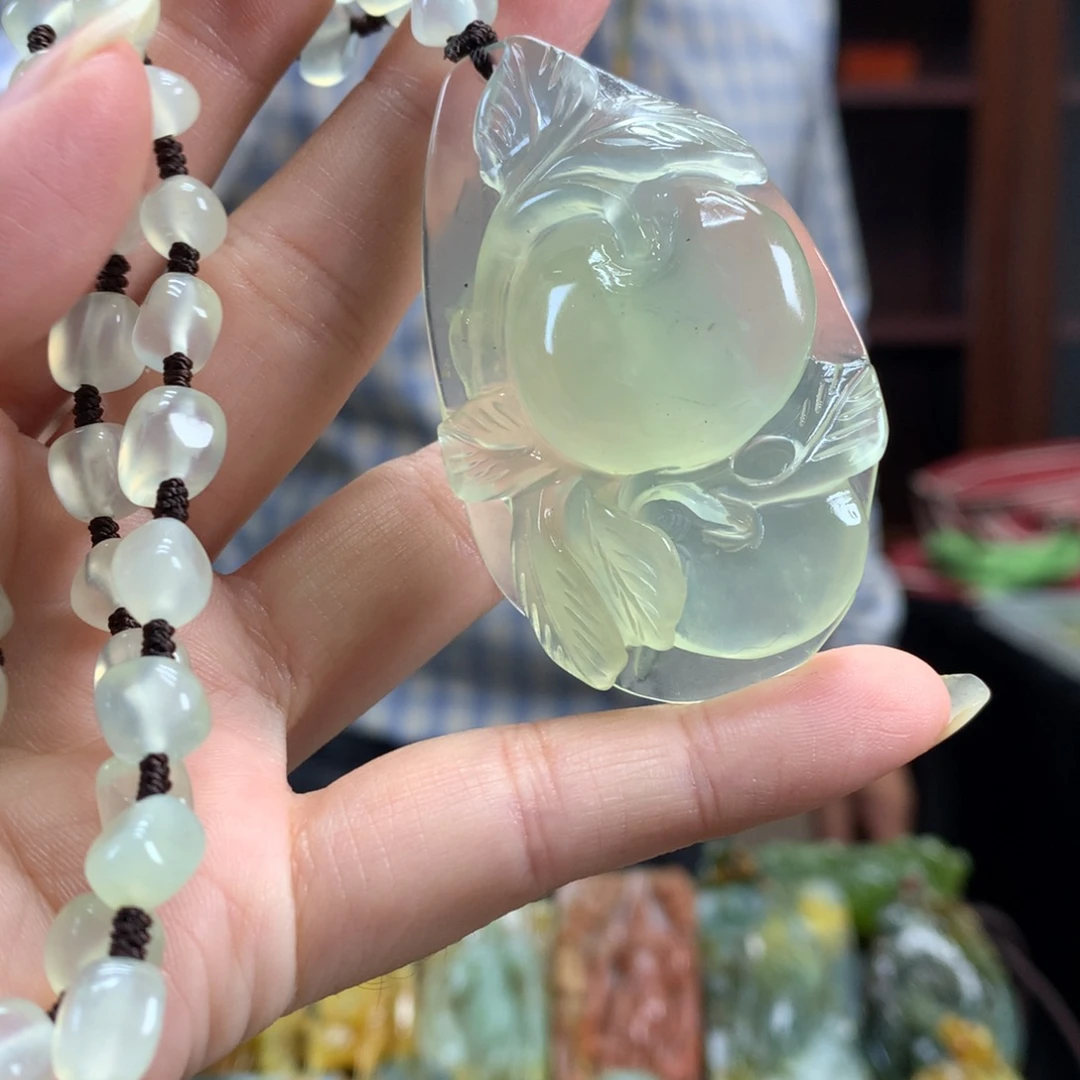 蛇纹石玉未镶嵌颈饰