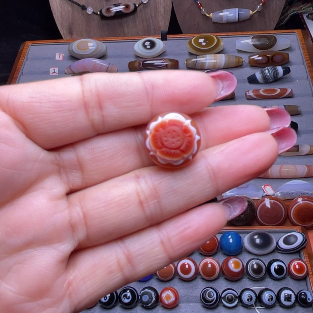 用***8玛瑙/玉髓未镶嵌颈饰