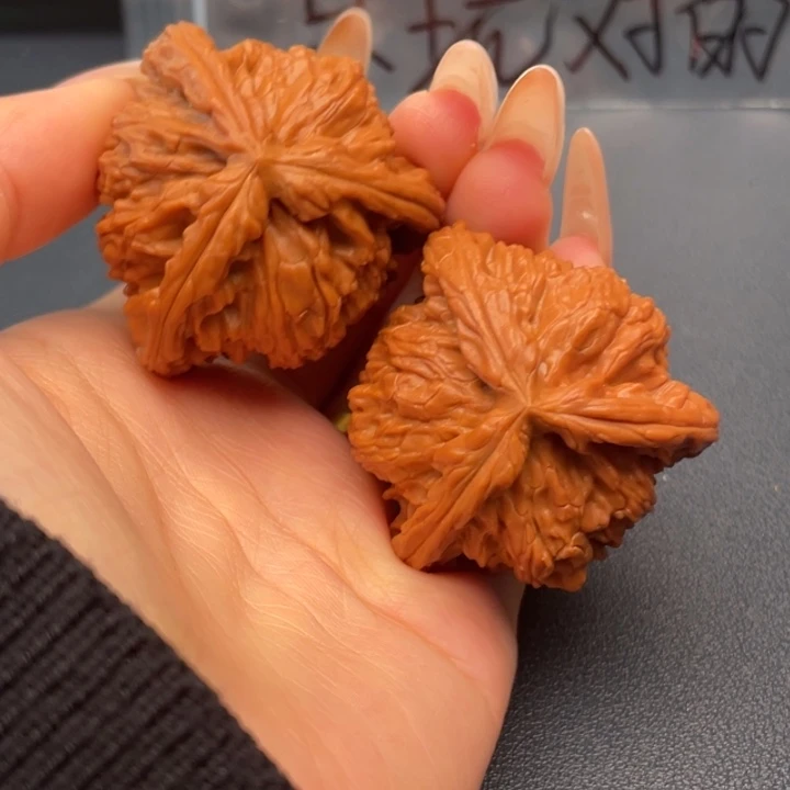 大***！文玩核桃吊坠白狮子