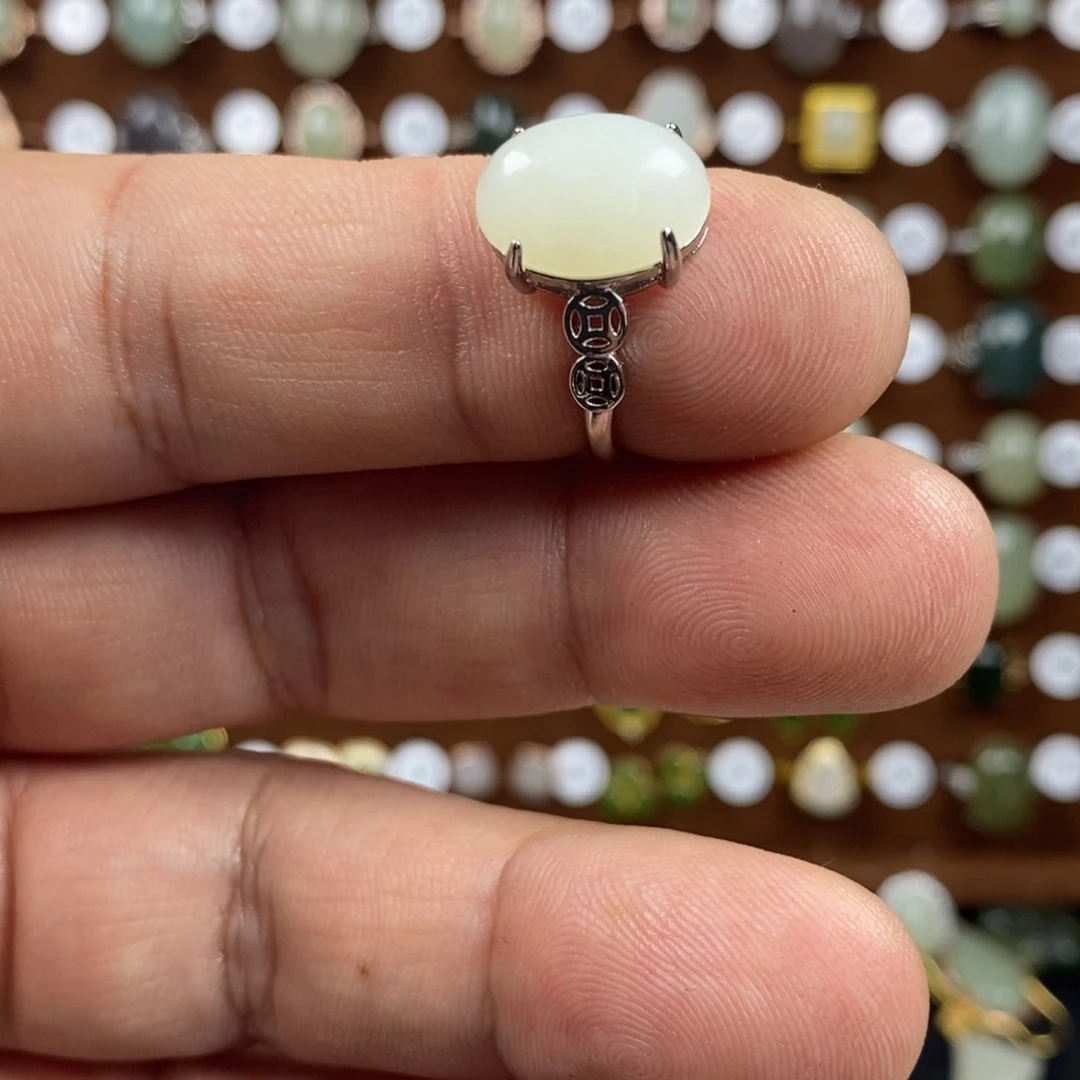 和田玉（白玉）戒指合金拾****g