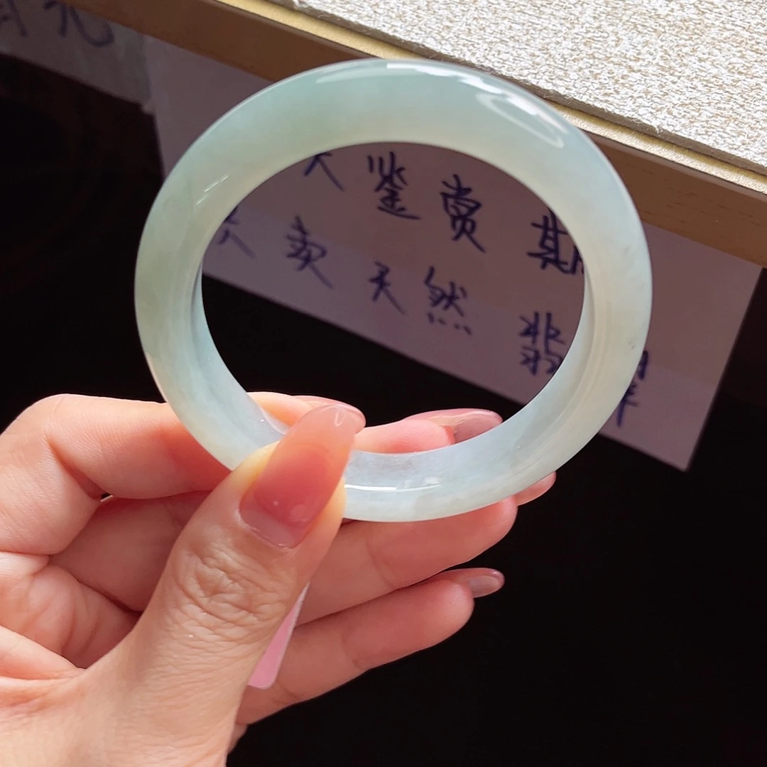 翡翠手镯未镶嵌手镯