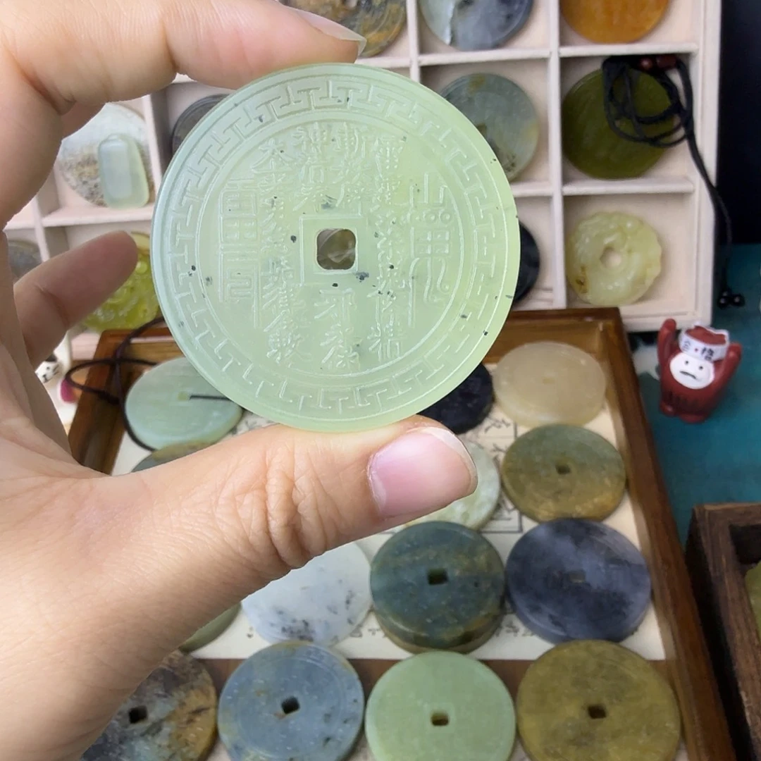 未镶嵌岫玉颈饰晨*