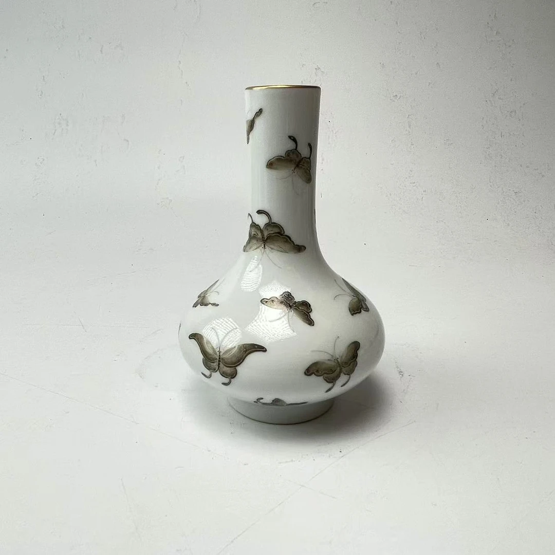 清乾隆粉彩蝴蝶瓶BY02X0101