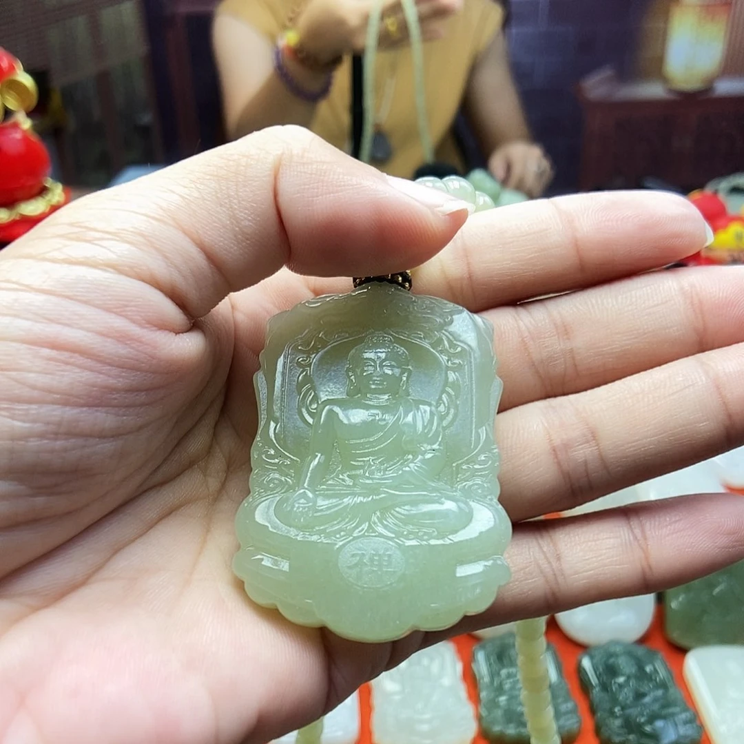 颈饰未镶嵌和田玉?**忆