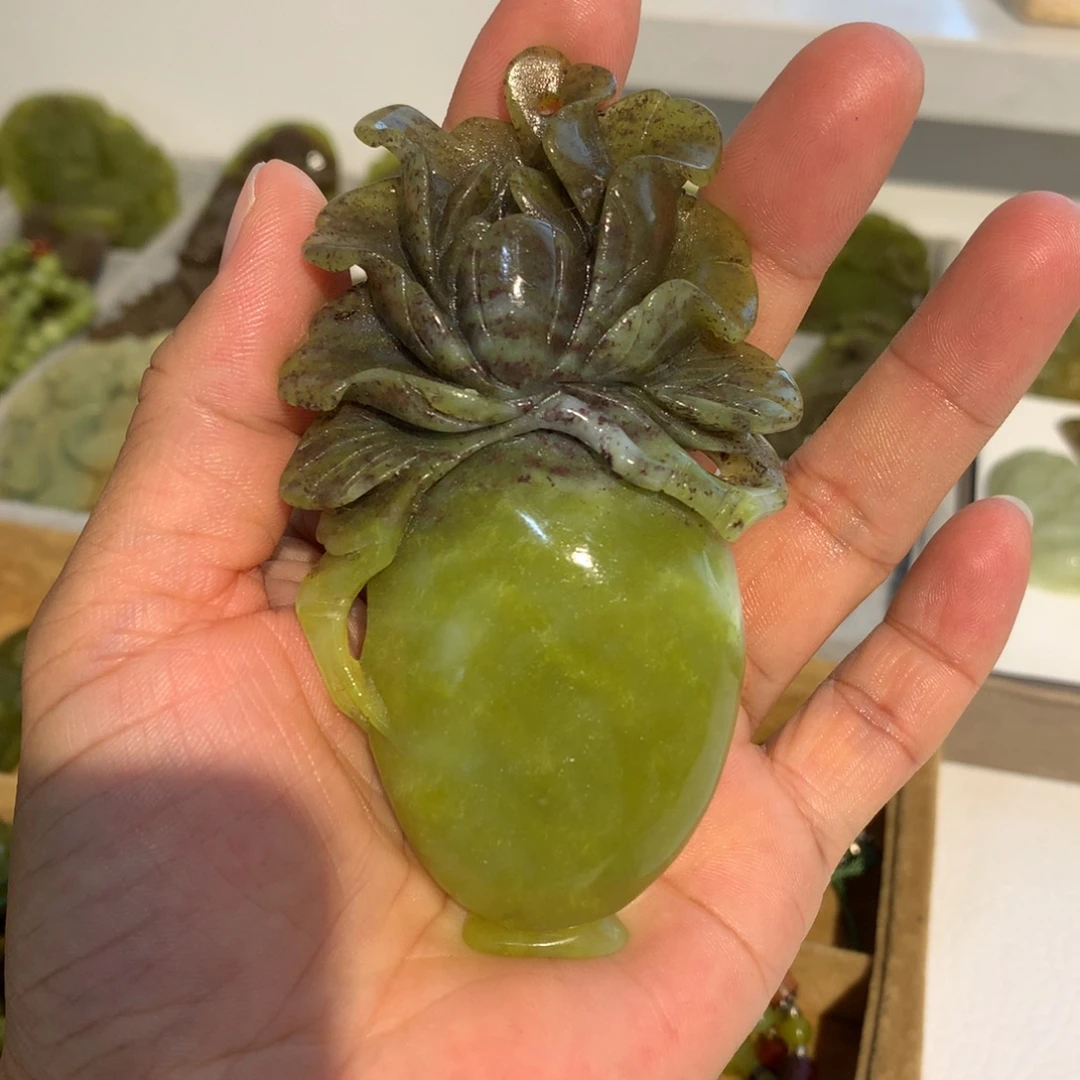 蛇纹石玉未镶嵌颈饰