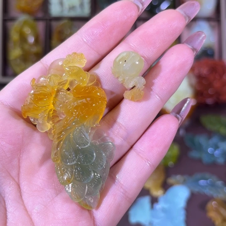 未镶嵌蛇纹石玉颈饰小**?随机发