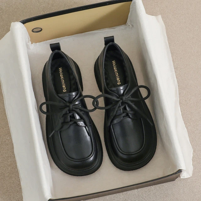 威威女郎 6826-2黑色系带小皮鞋女学院风厚底乐福鞋复古软底单鞋