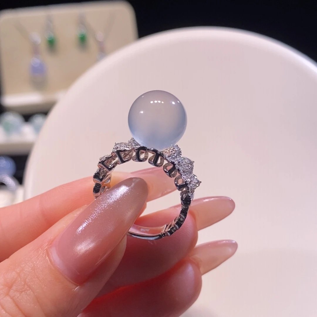 翡翠18K金镶嵌颈饰翡翠高冰白月光珠戒指