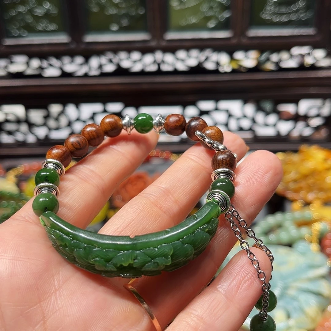 未镶嵌蛇纹石玉吊坠