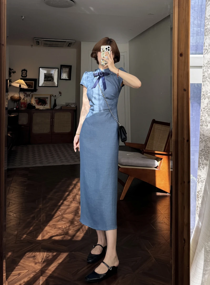 蕾英俊-蓝调时刻-夏季复古牛仔蓝浪漫气质花朵收腰显瘦旗袍JF6135