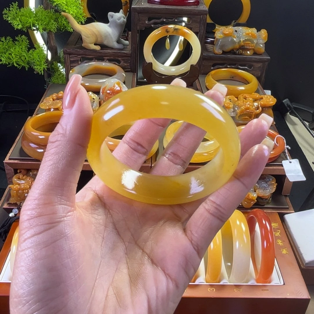 未镶嵌手镯石英质玉