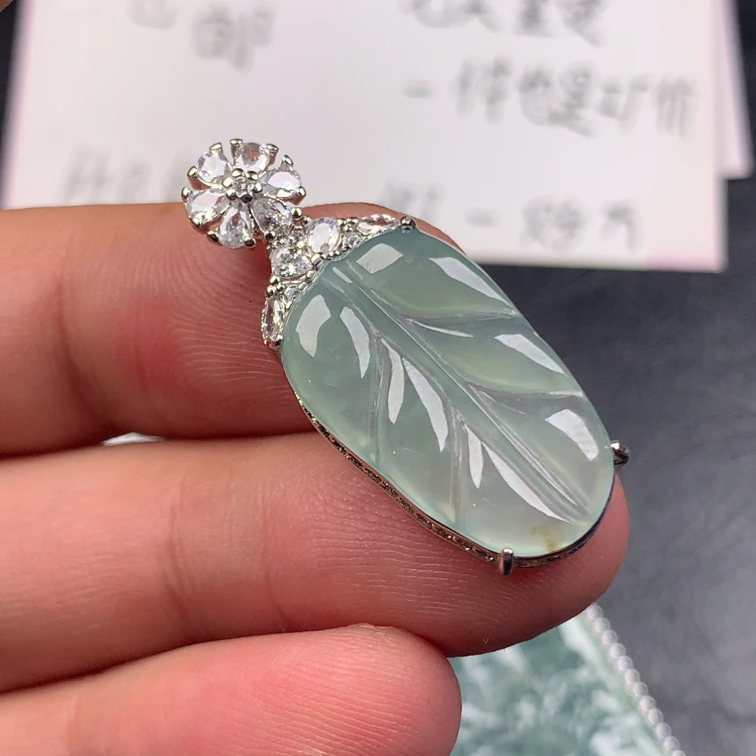 翡翠未镶嵌颈饰叶子