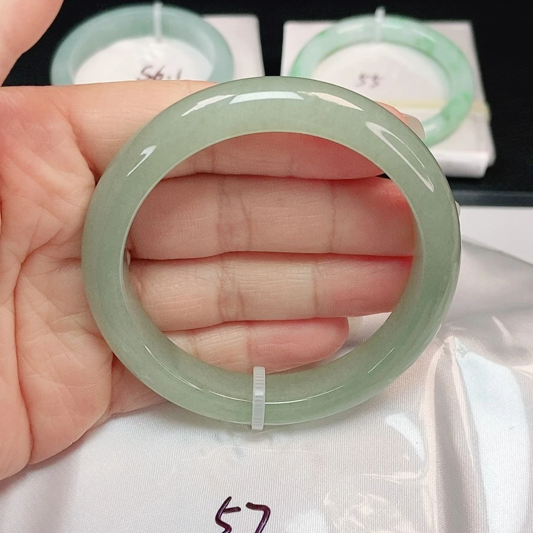 翡翠手镯未镶嵌正圈