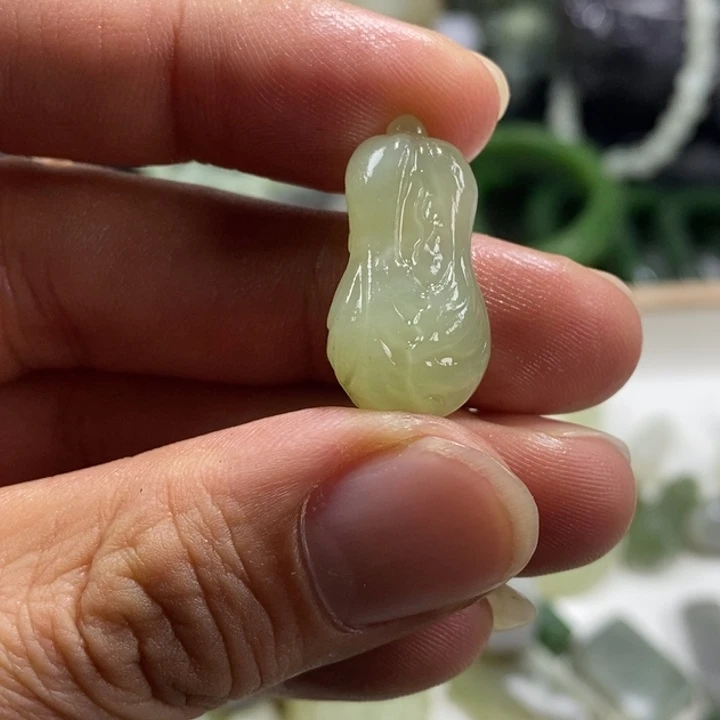 和田玉未镶嵌车挂