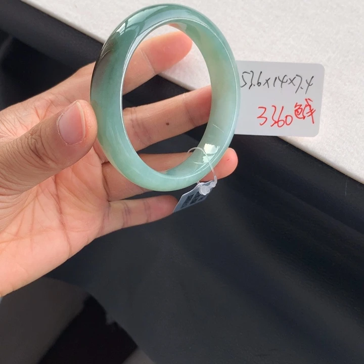 翡翠手镯未镶嵌翡翠手镯