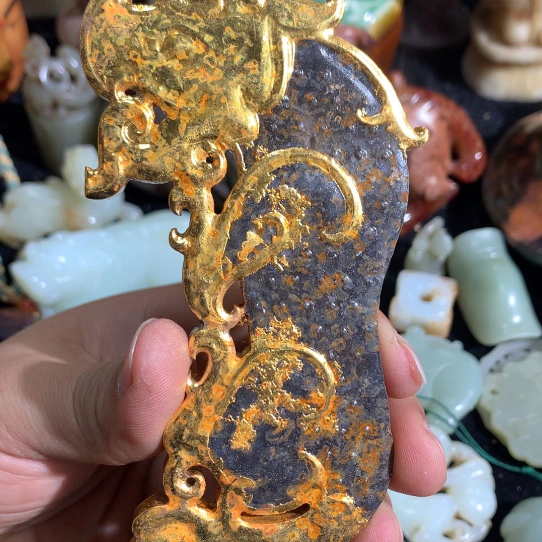 透闪石质玉未镶嵌颈饰