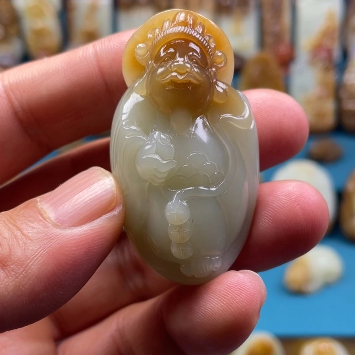 颈饰未镶嵌和田玉（糖玉）