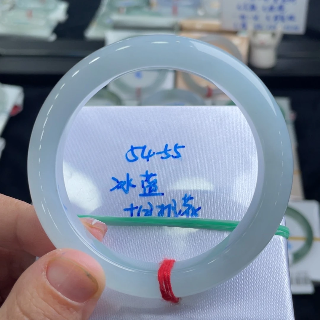 翡翠手镯未镶嵌翡翠手镯