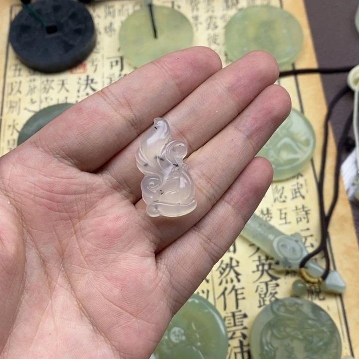 蛇纹石玉未镶嵌颈饰