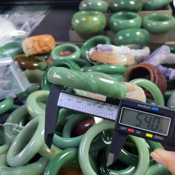 石英岩玉手镯未镶嵌